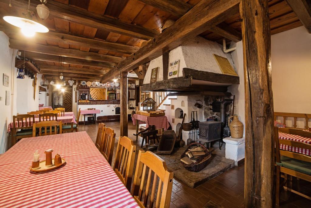 Banská Štiavnica Penzion Stary Hostinec מראה חיצוני תמונה