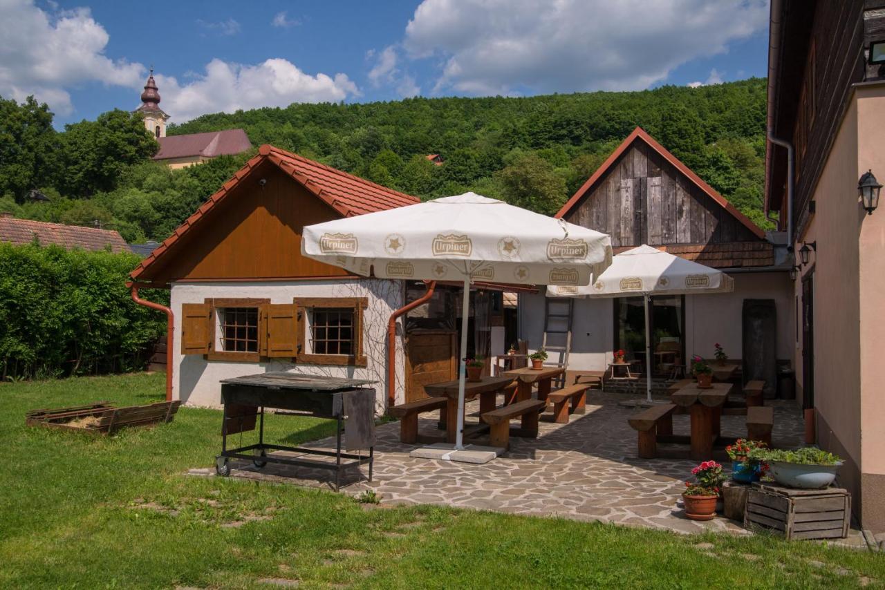 Banská Štiavnica Penzion Stary Hostinec מראה חיצוני תמונה